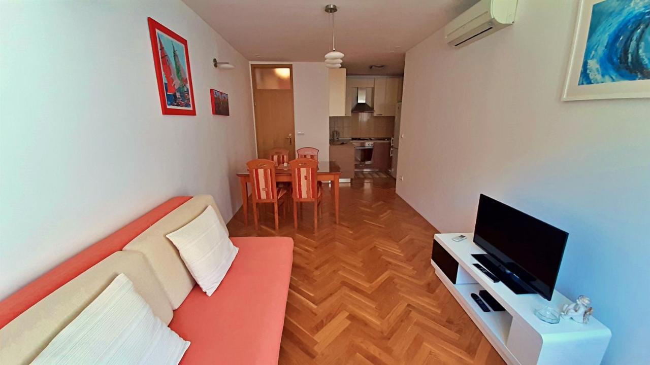 Apartment Jen Omiš Exterior foto
